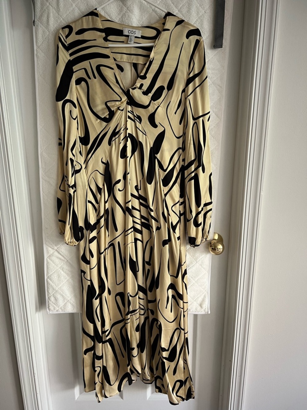 COS dress. Size US 6. Like new.